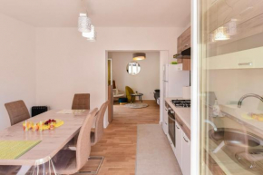 NEW LUXURY 3 Bed apartment